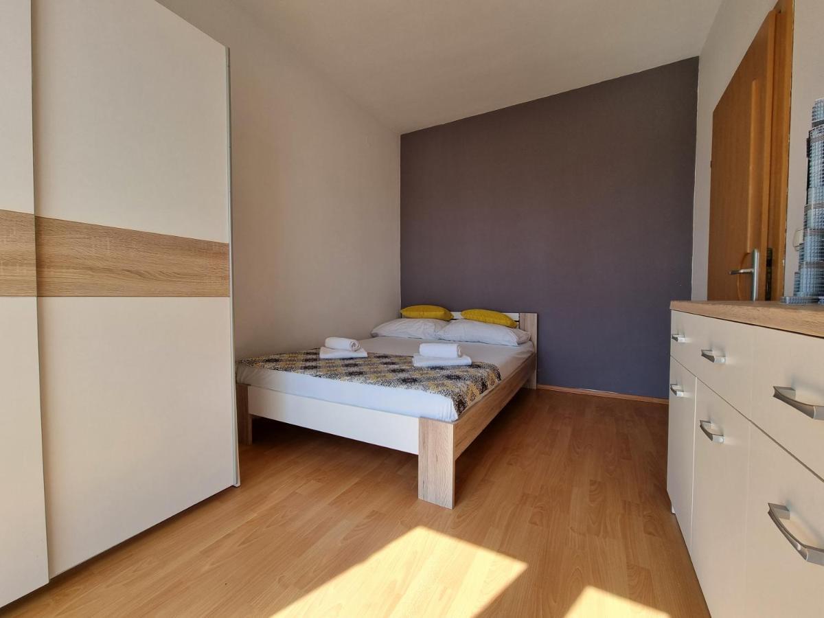 Apartment Wallot Novalja Exterior foto